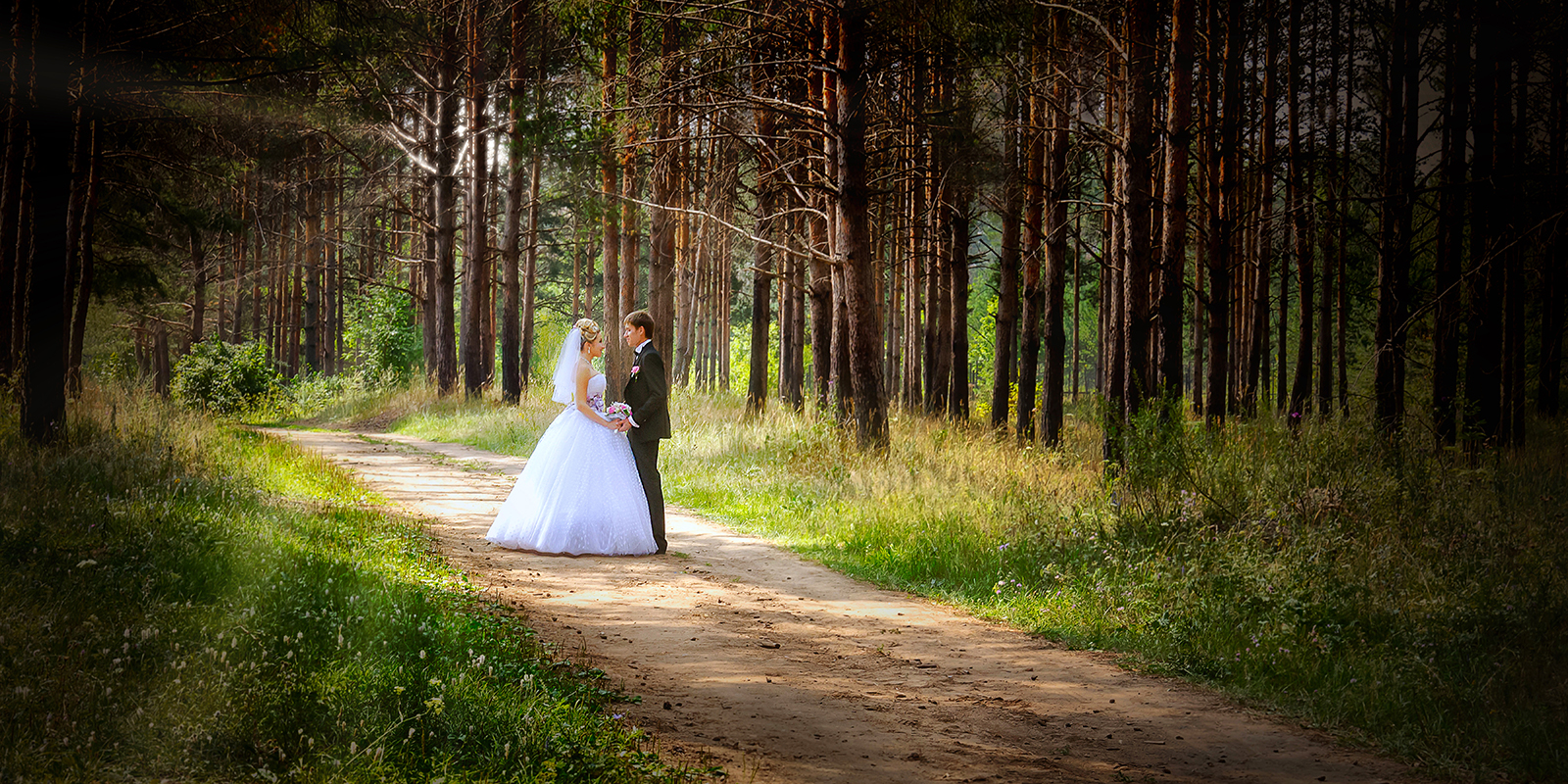 Brudepar i skoven