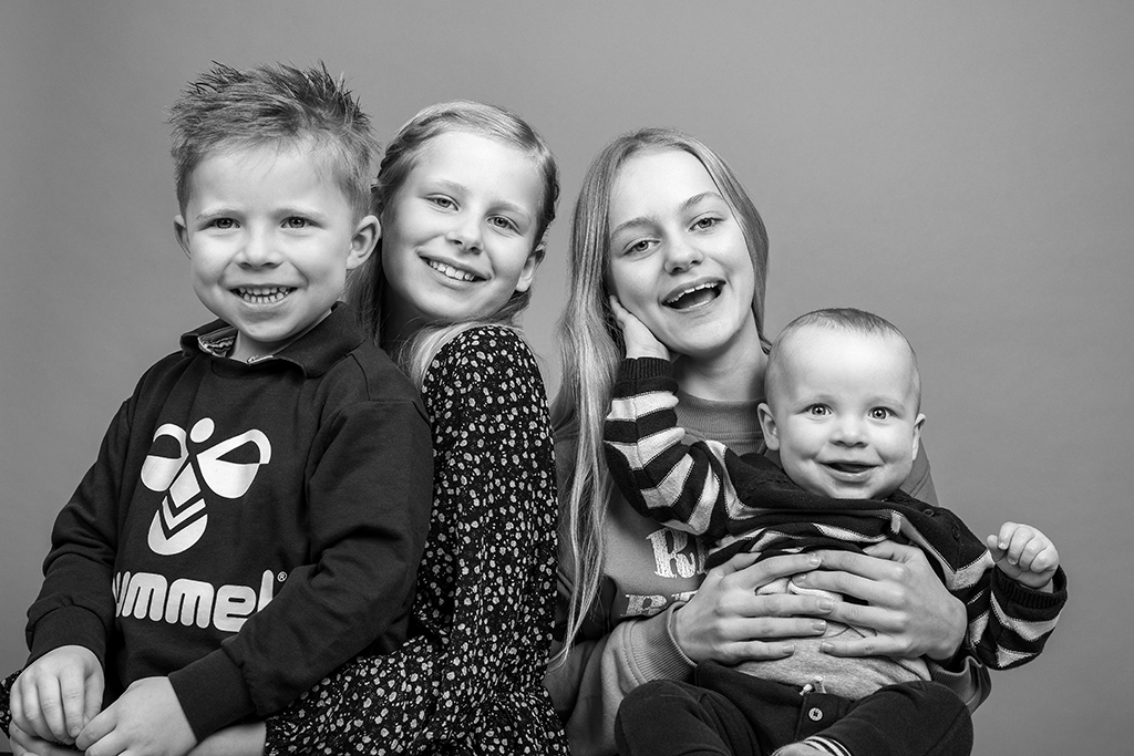 Børnefotografering af fire små søskende